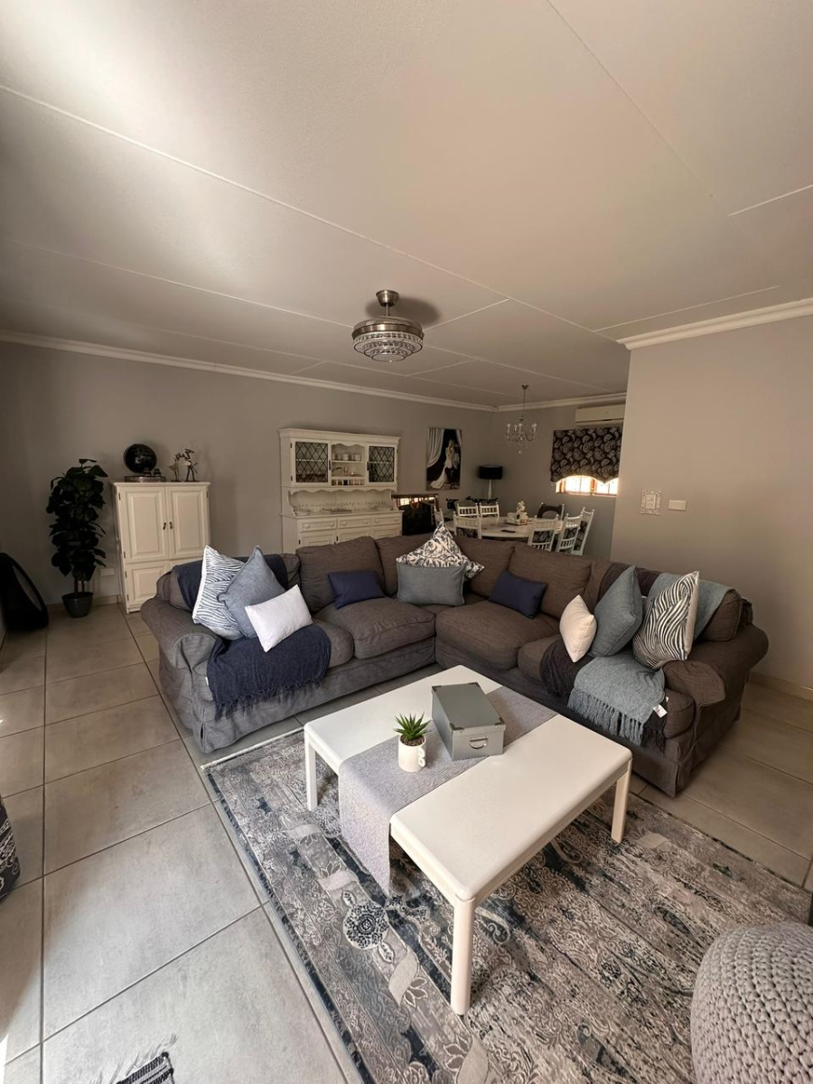 To Let 3 Bedroom Property for Rent in Flamwood North West